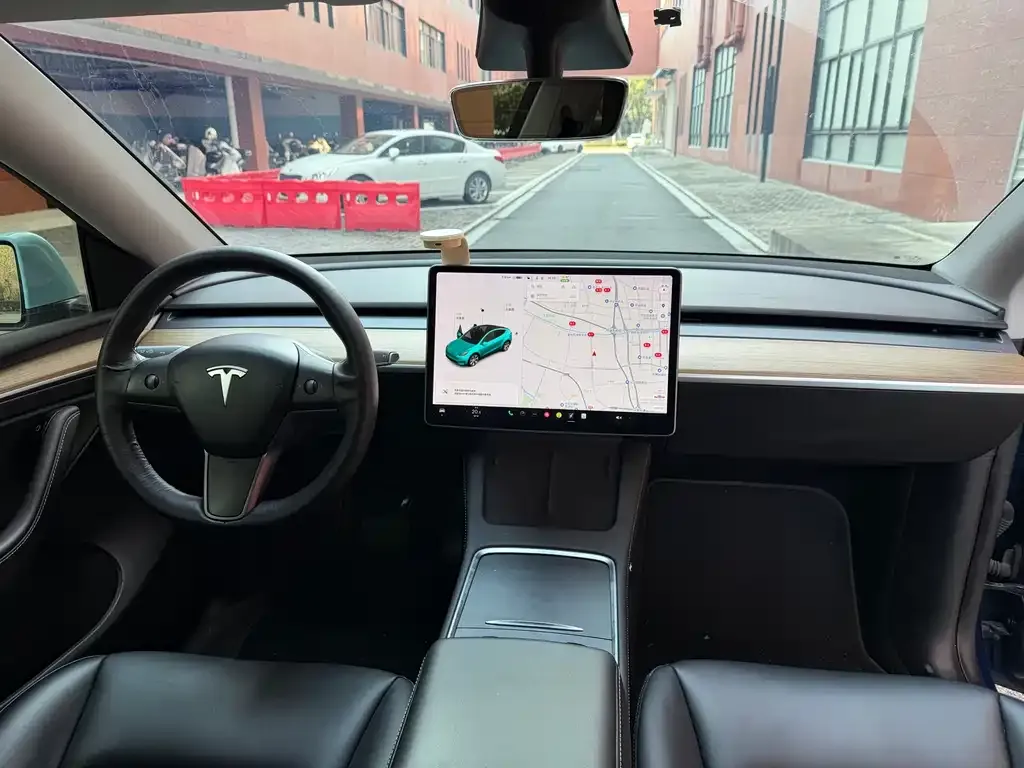 Tesla Model Y — фото 7