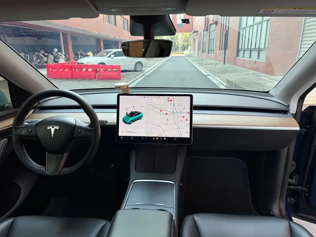 Tesla Model Y — фото 4