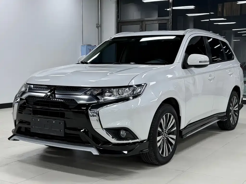 Mitsubishi Outlander 2021 из CN, фото 1