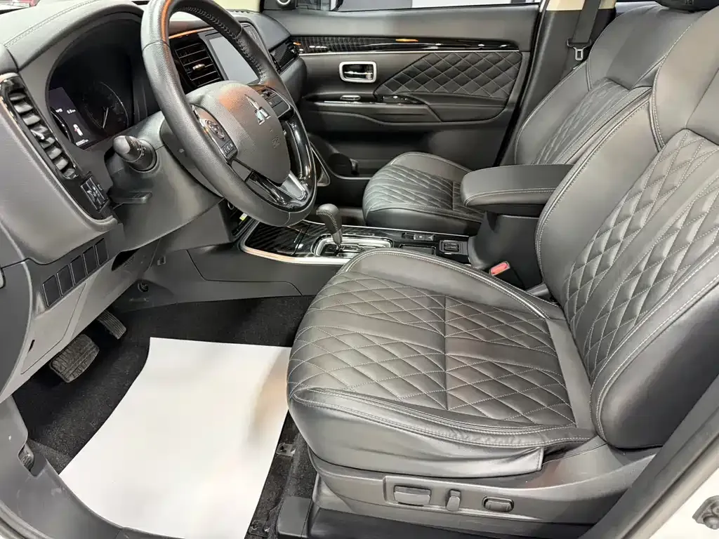 Mitsubishi Outlander 2021 из CN, фото 10