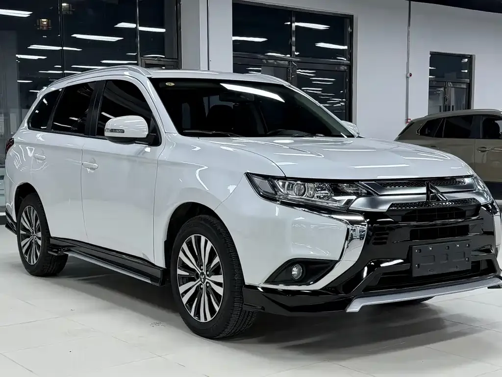 Mitsubishi Outlander 2021 из CN, фото 5
