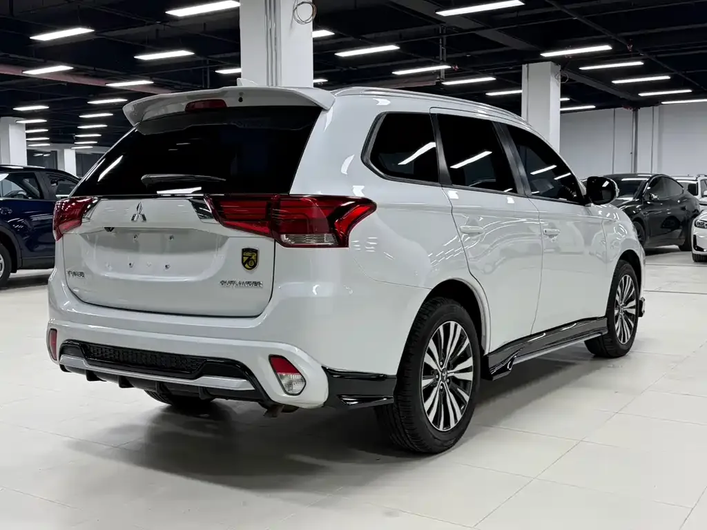 Mitsubishi Outlander 2021 из CN, фото 3
