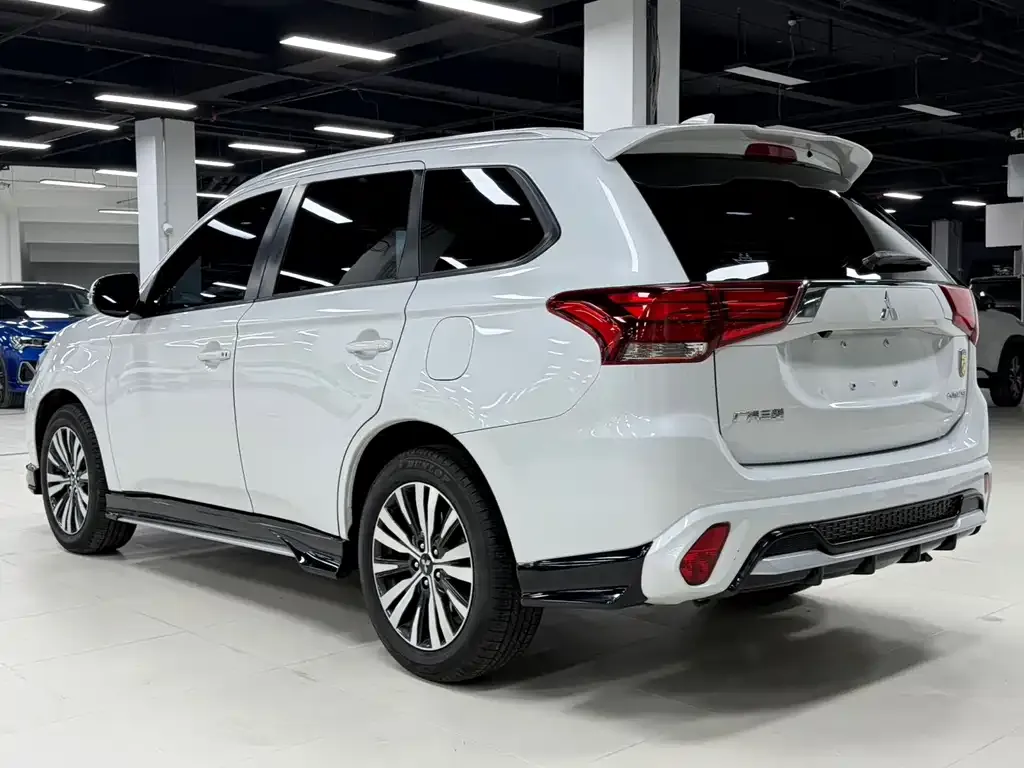 Mitsubishi Outlander 2021 из CN, фото 7