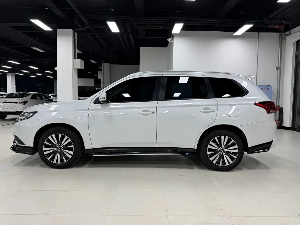 Mitsubishi Outlander 2021 из CN, фото 4