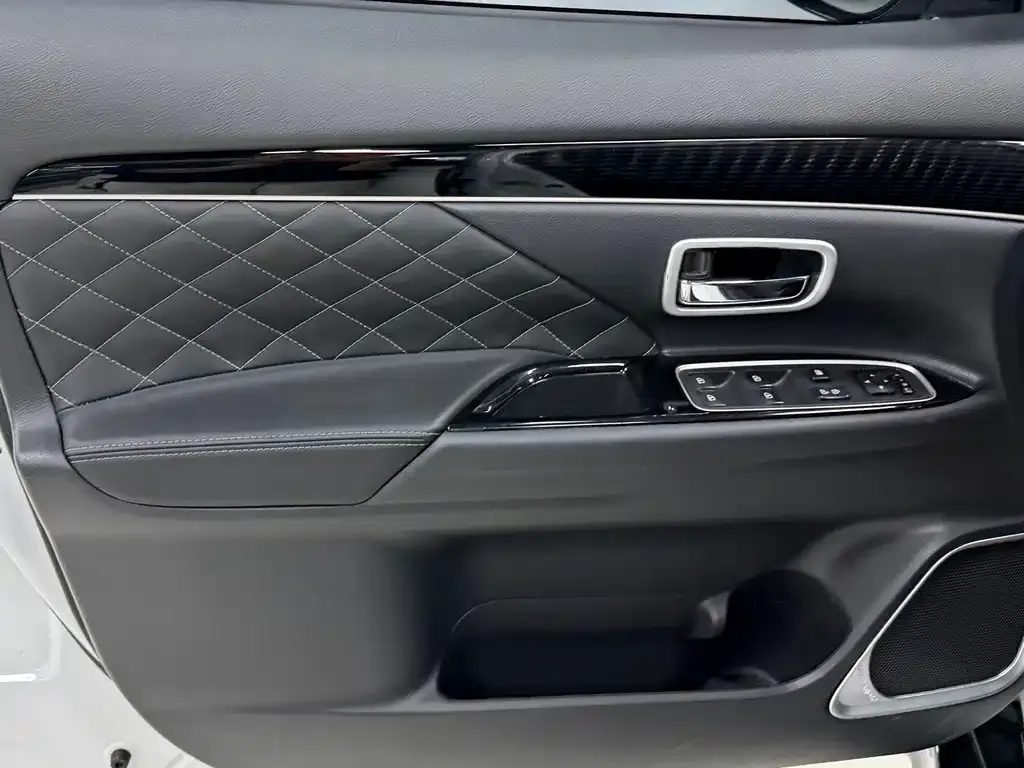 Mitsubishi Outlander 2021 из CN, фото 2
