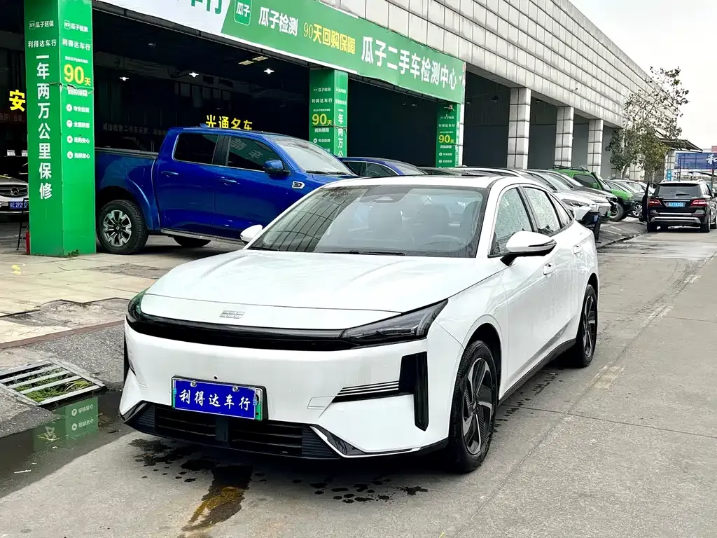 Geely Galaxy L6 — фото 1