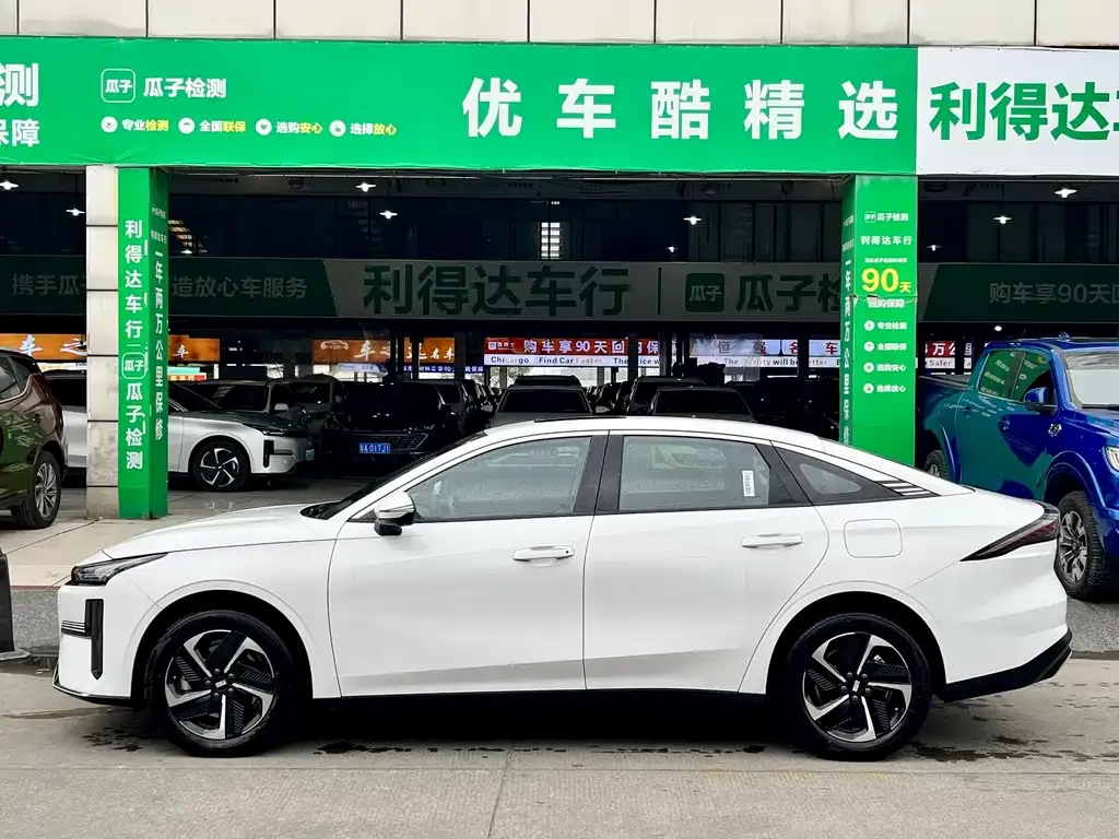 Geely Galaxy L6 — фото 7