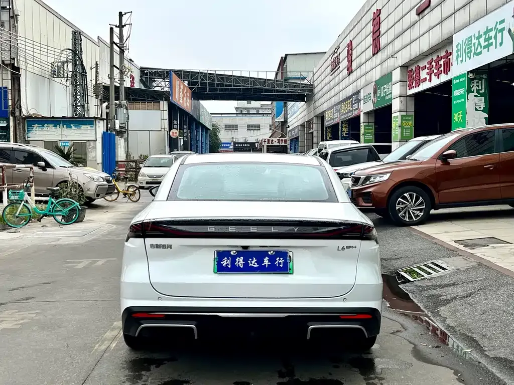Geely Galaxy L6 — фото 4