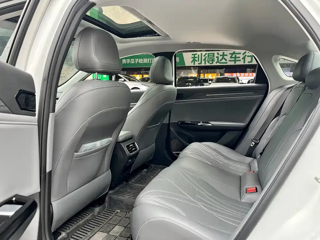 Geely Galaxy L6 — фото 6