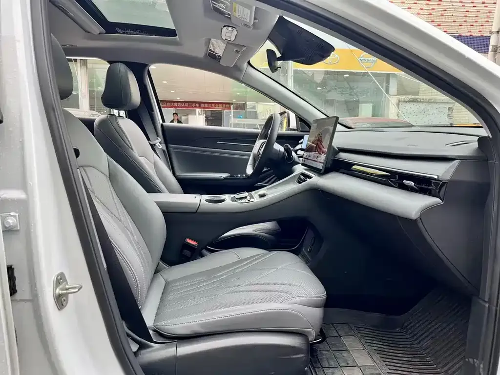 Geely Galaxy L6 — фото 3