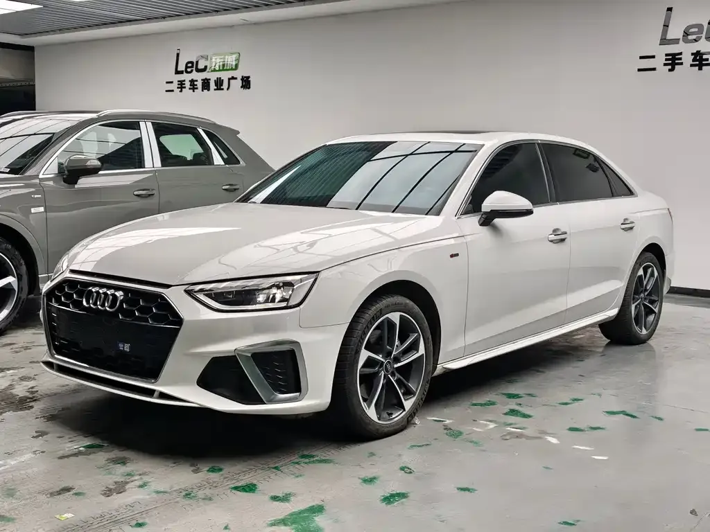 Audi A4L 2023 из CN, фото 1