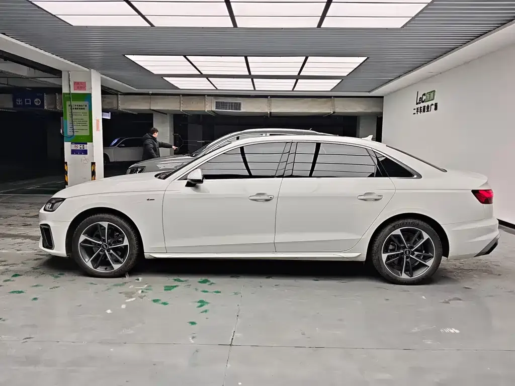 Audi A4L 2023 из CN, фото 4
