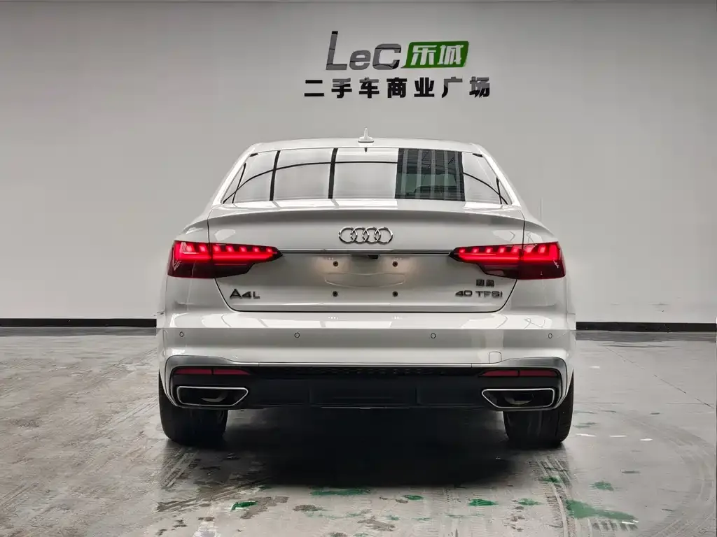 Audi A4L 2023 из CN, фото 2