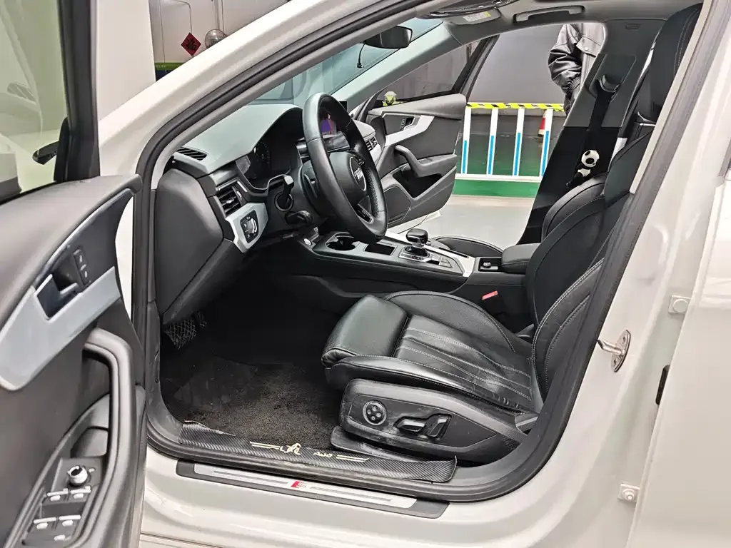 Audi A4L 2023 из CN, фото 5