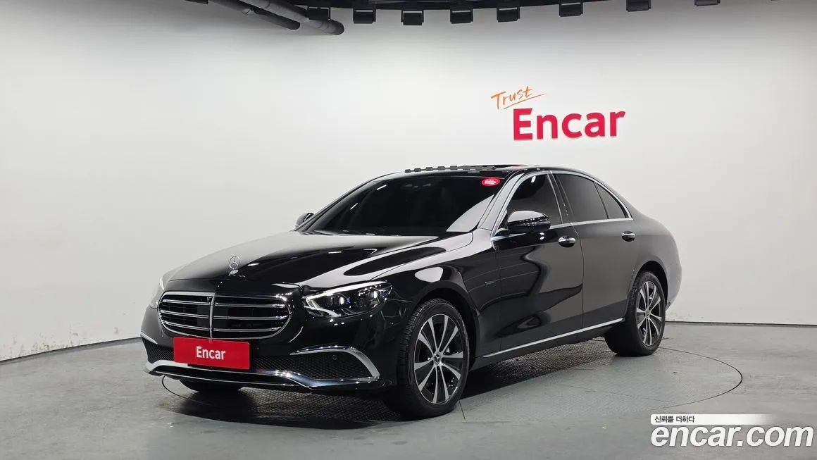 Mercedes-Benz E-Class — фото 1
