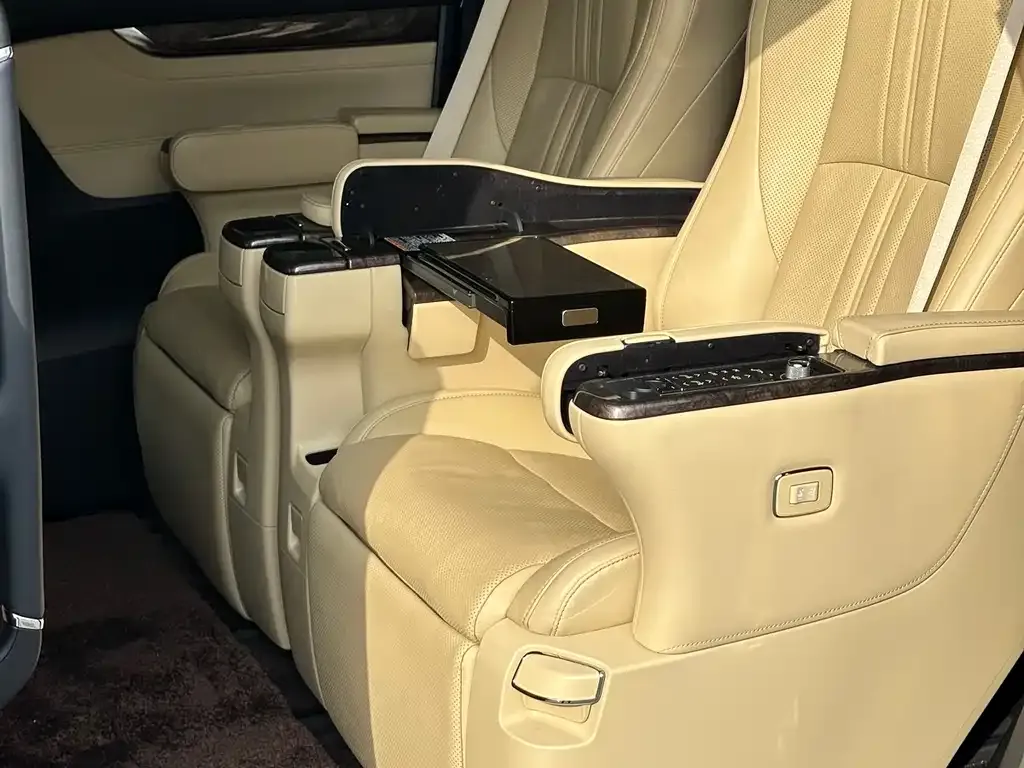 Toyota Alphard — фото 3