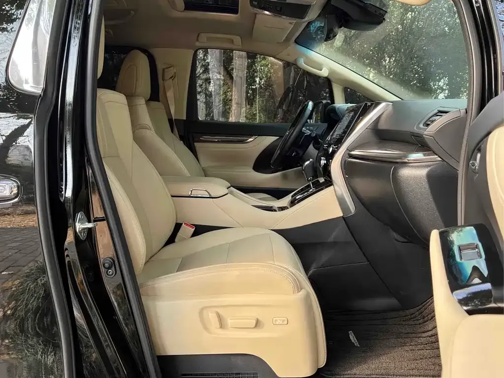 Toyota Alphard — фото 3