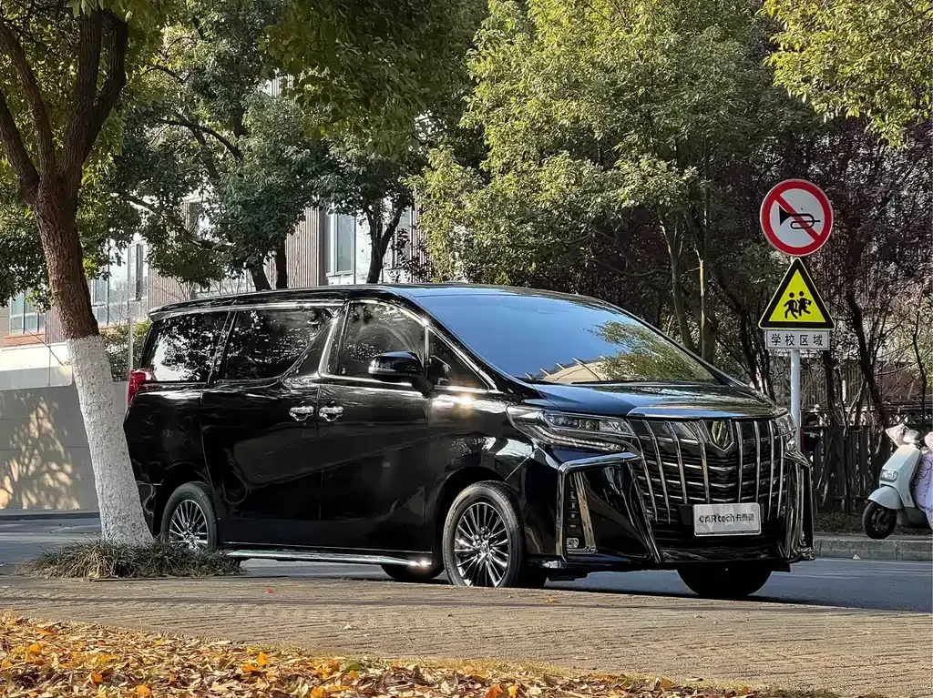 Toyota Alphard — фото 7