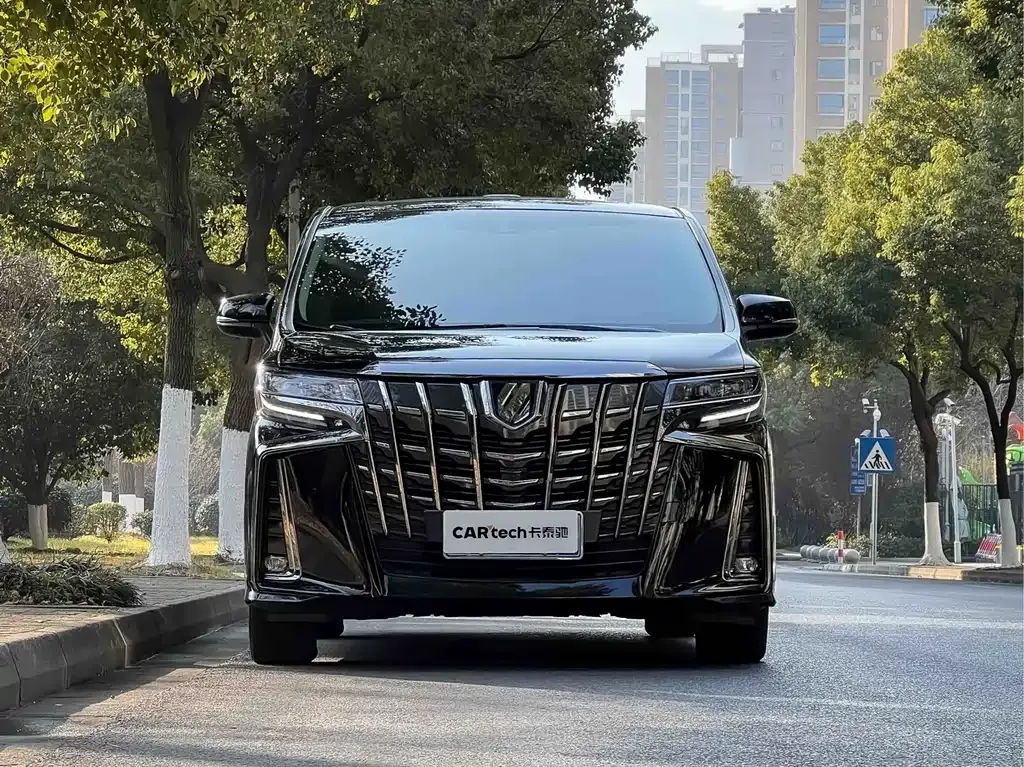 Toyota Alphard — фото 5