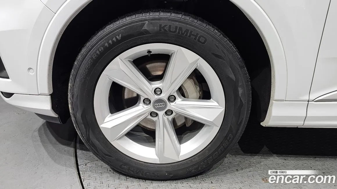 Audi Q7 2021 из KR, фото 6