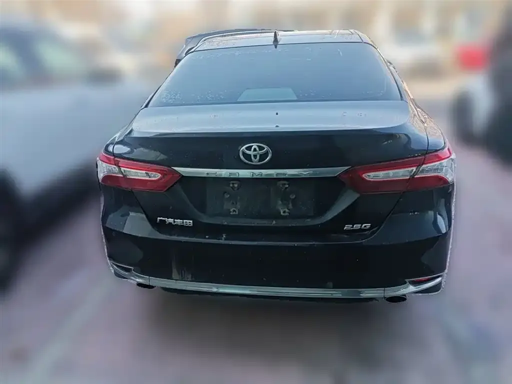 Toyota Camry — фото 3
