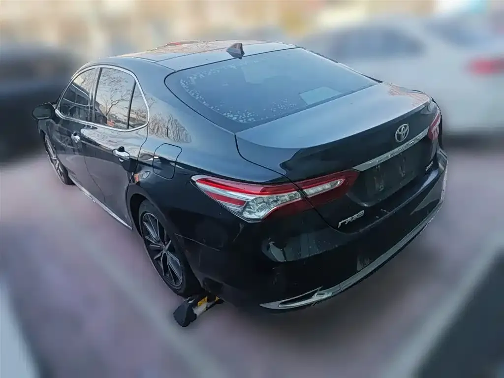 Toyota Camry — фото 2