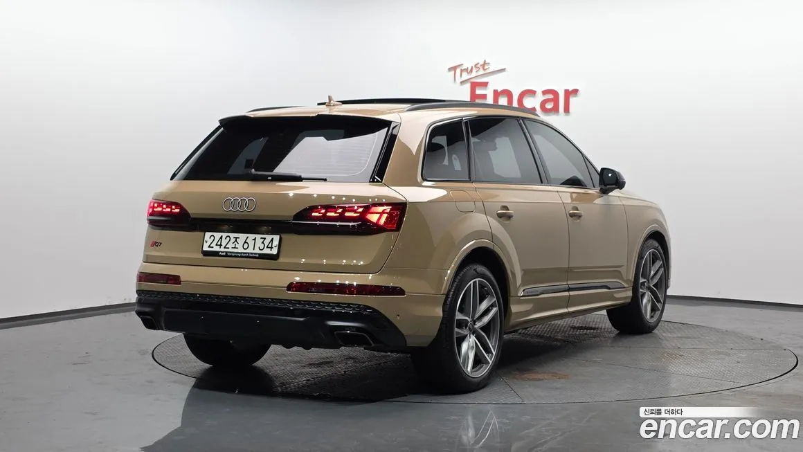 Audi Q7 2025 из KR, фото 2