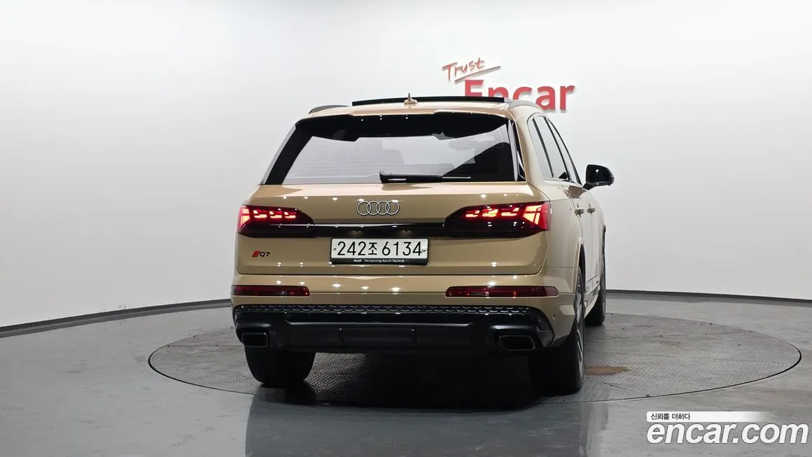 Audi Q7 2025 из KR, фото 4