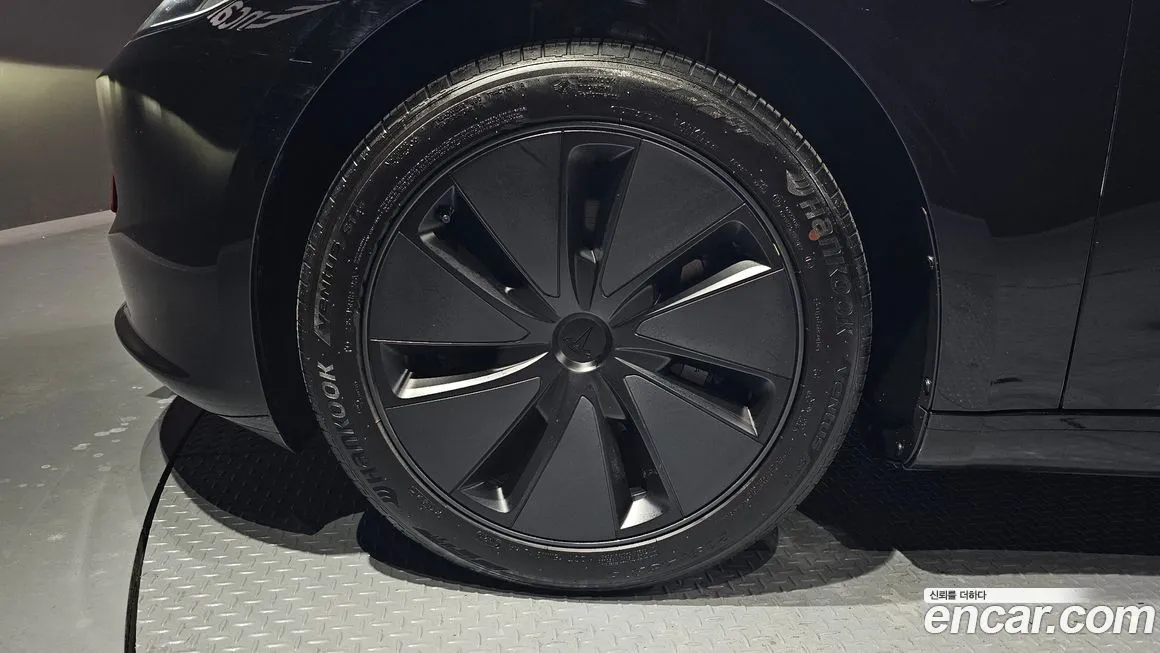 Tesla Model 3 — фото 10