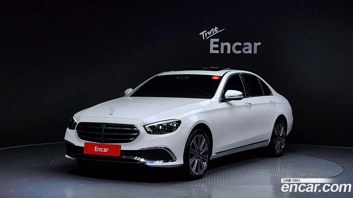 Mercedes-Benz E-Class — фото 1