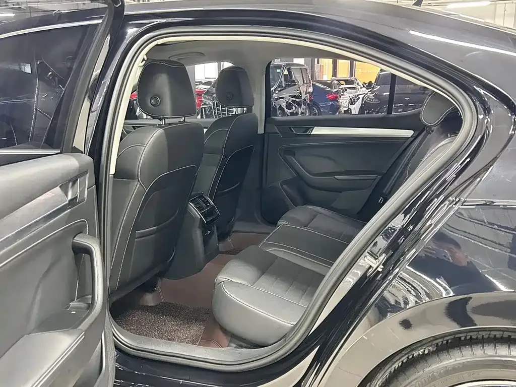 Skoda Superb — фото 8