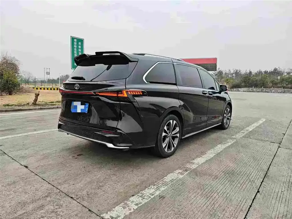 Toyota Granvia 2023 из CN, фото 4
