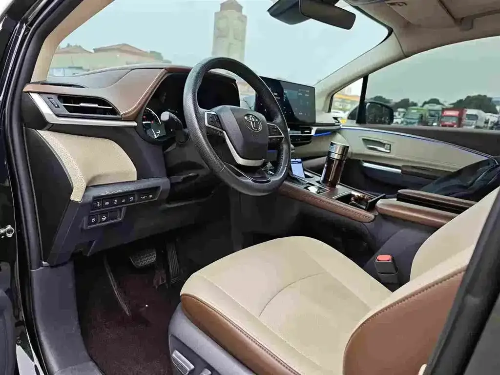 Toyota Granvia 2023 из CN, фото 8