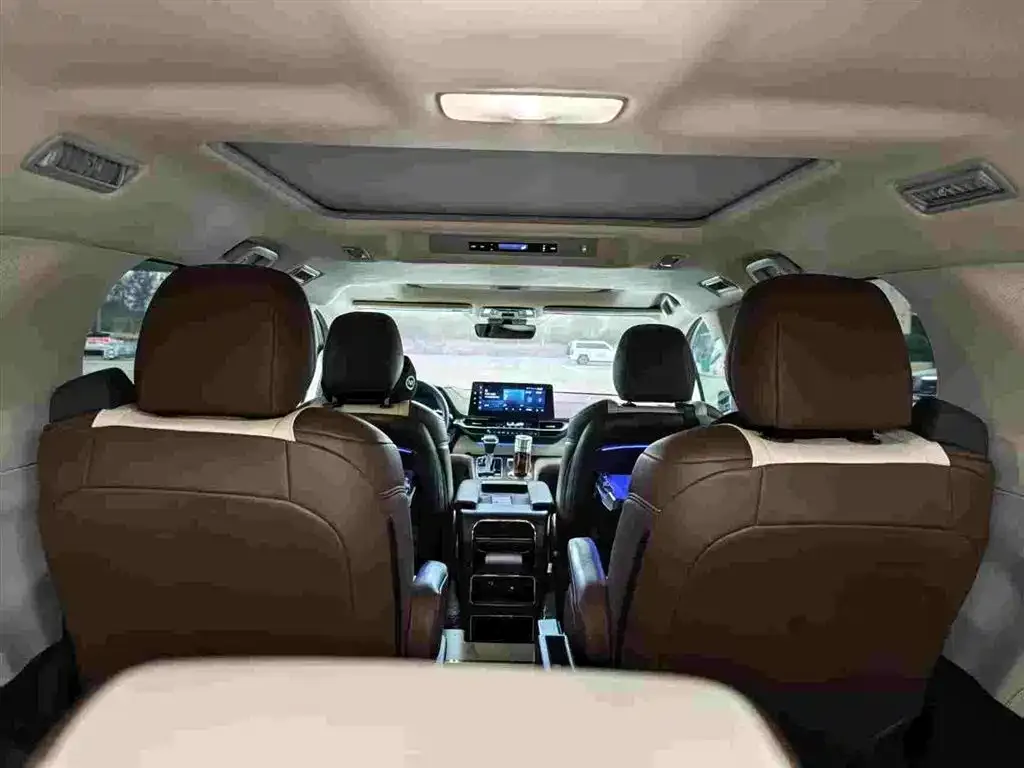 Toyota Granvia 2023 из CN, фото 3