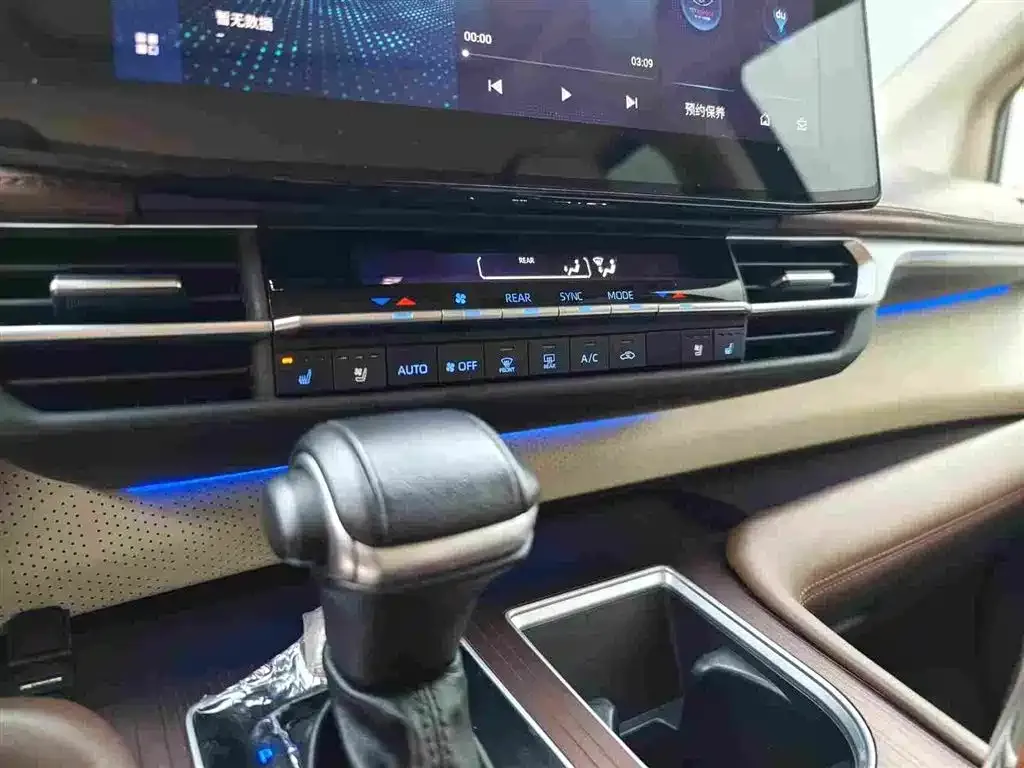 Toyota Granvia 2023 из CN, фото 2