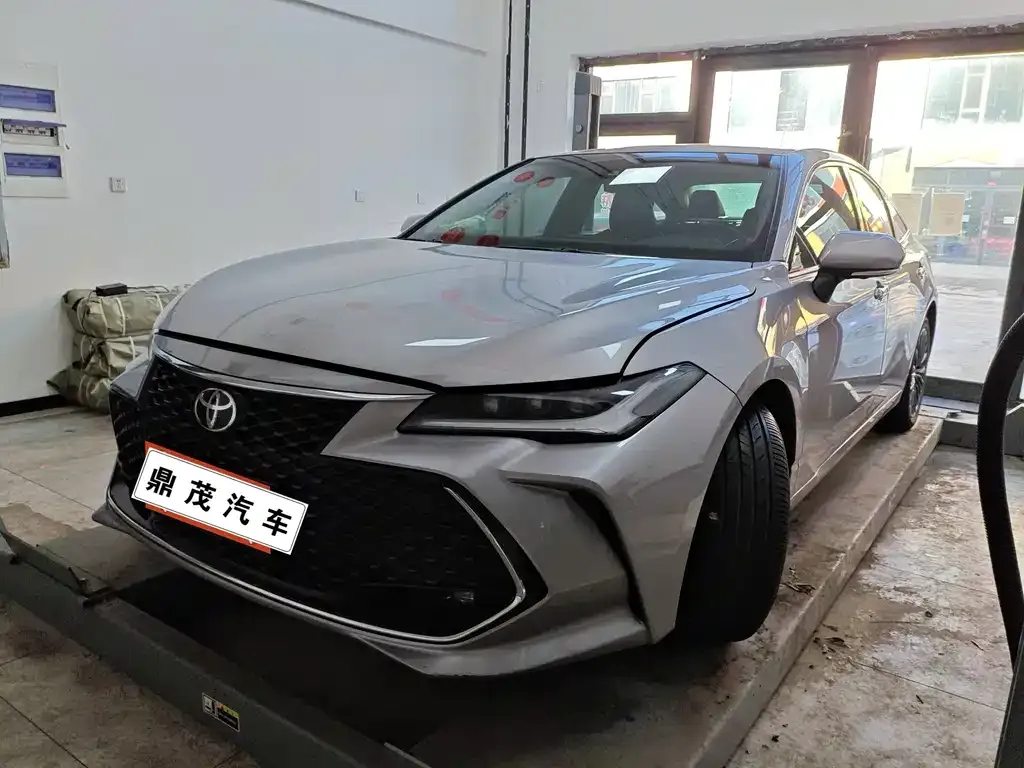 Toyota Avalon 2023 из CN, фото 1