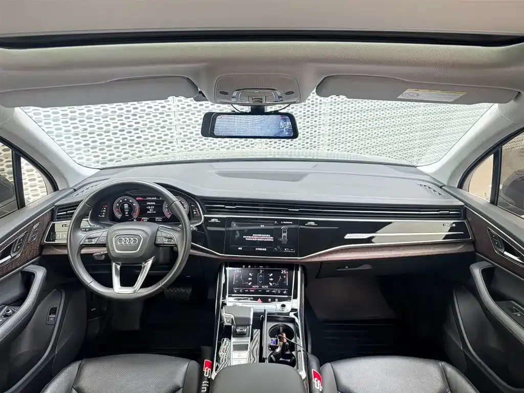 Audi Q7 2023 из CN, фото 9