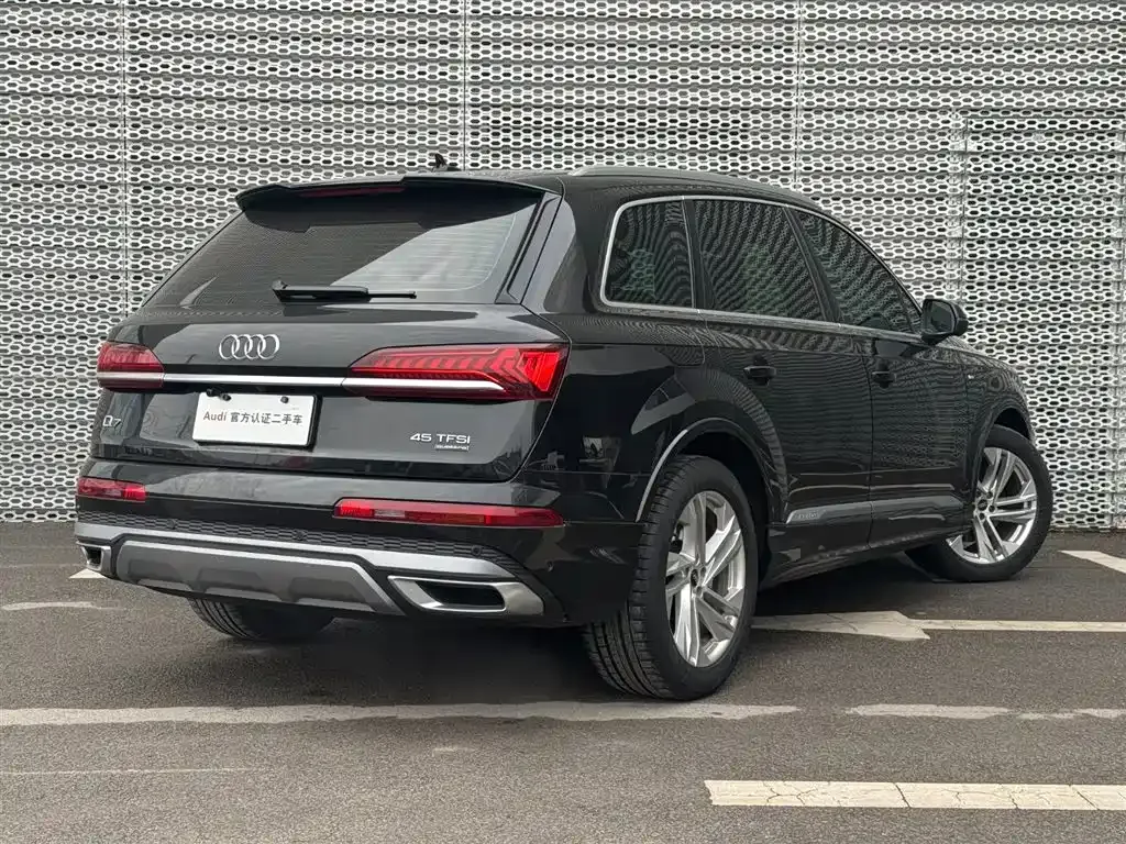 Audi Q7 2023 из CN, фото 4