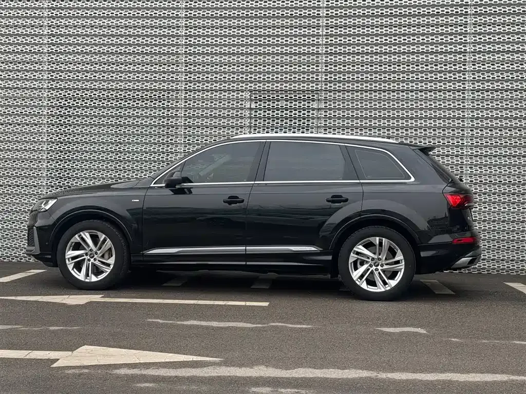 Audi Q7 2023 из CN, фото 8