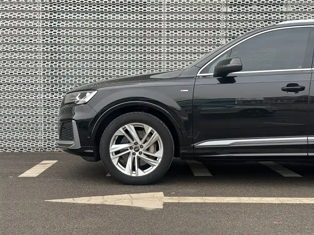 Audi Q7 2023 из CN, фото 6