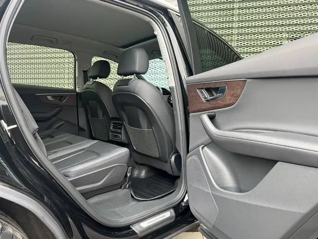 Audi Q7 2023 из CN, фото 7