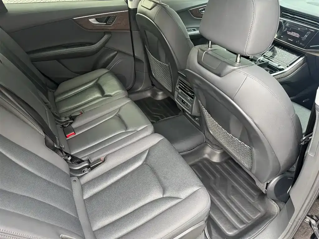 Audi Q7 2023 из CN, фото 3