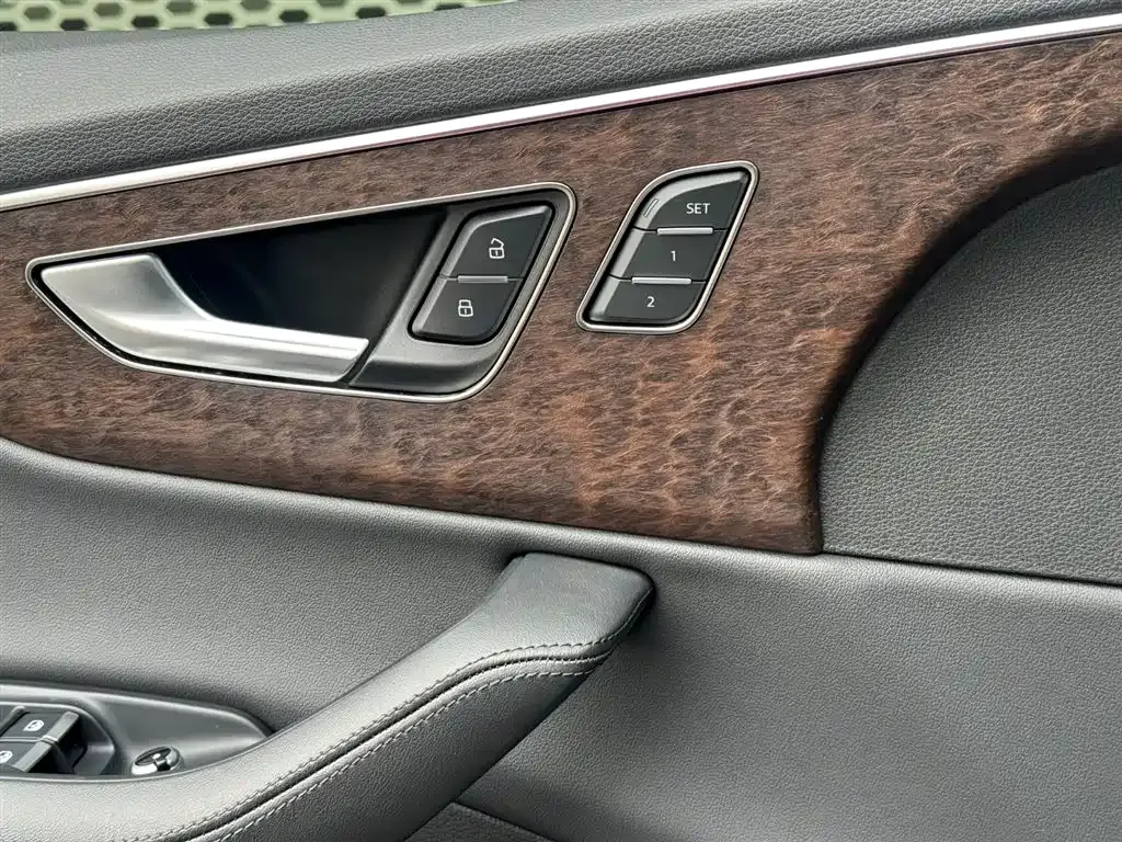 Audi Q7 2023 из CN, фото 5