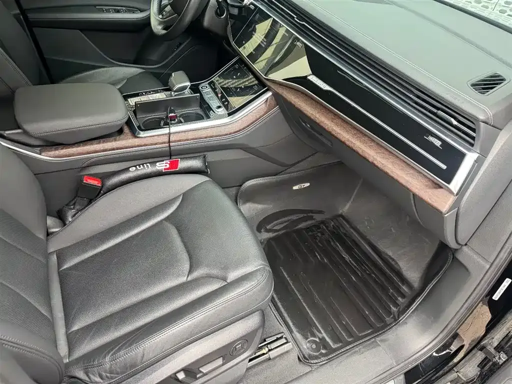 Audi Q7 2023 из CN, фото 2