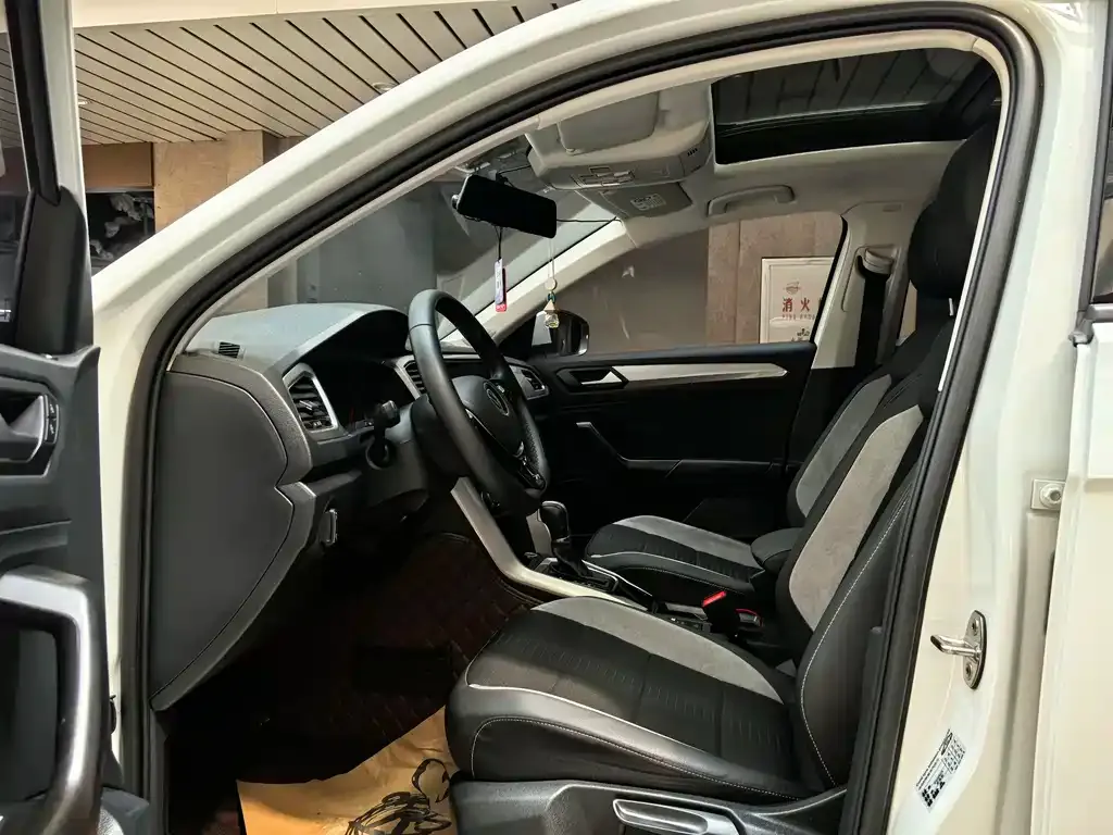 Volkswagen T-Roc 2023 из CN, фото 5