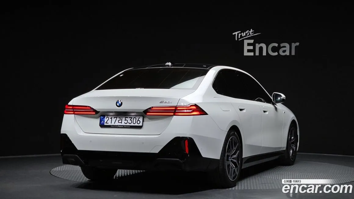 BMW 5-Series 2025 из KR, фото 2