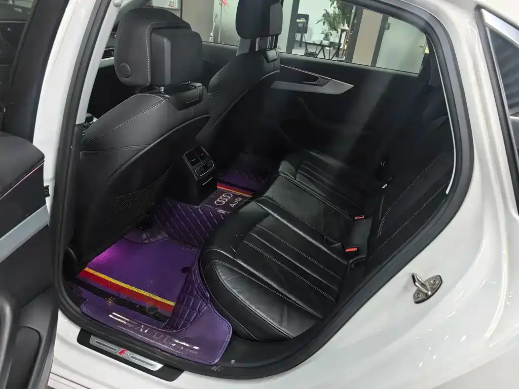 Audi A4L 2021 из CN, фото 3