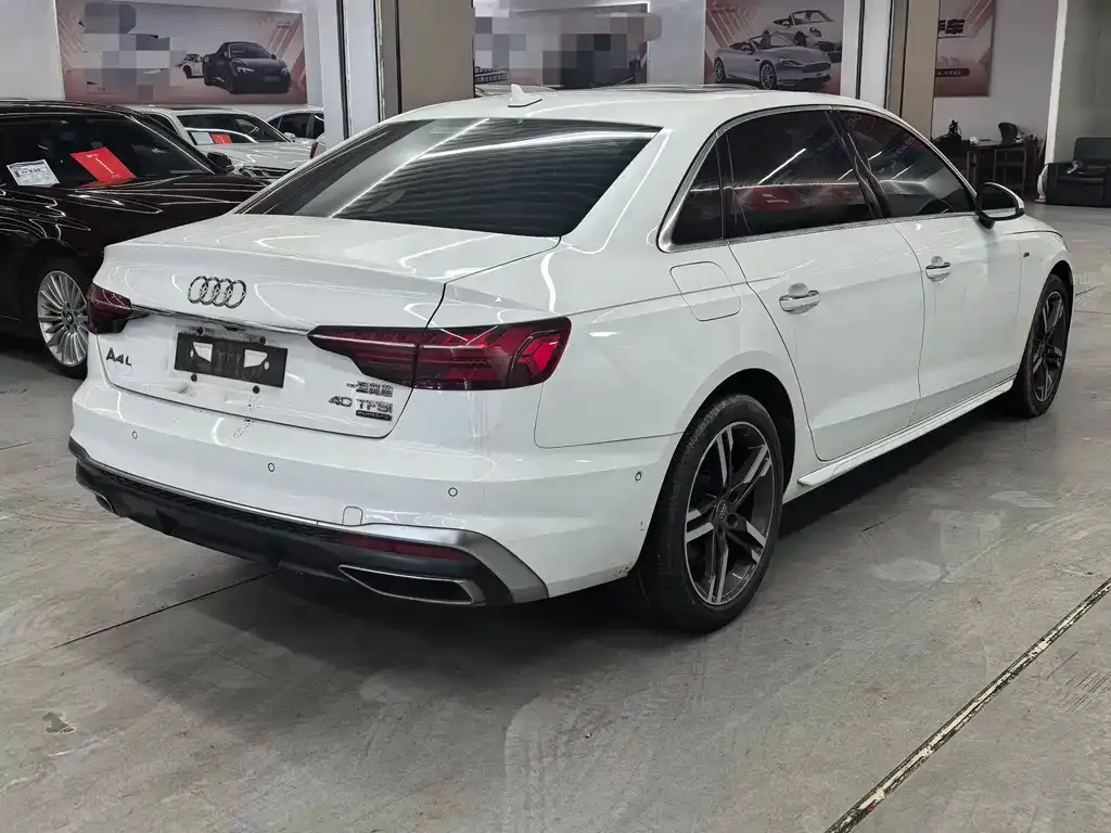 Audi A4L 2021 из CN, фото 4