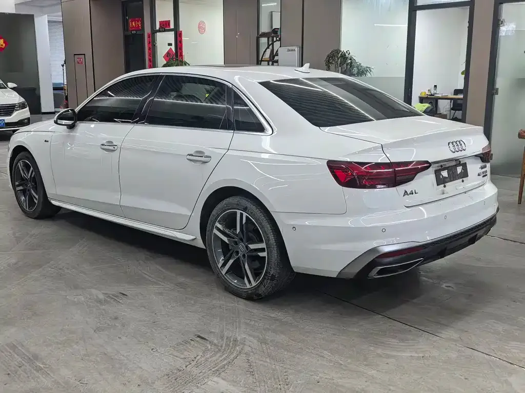 Audi A4L 2021 из CN, фото 5