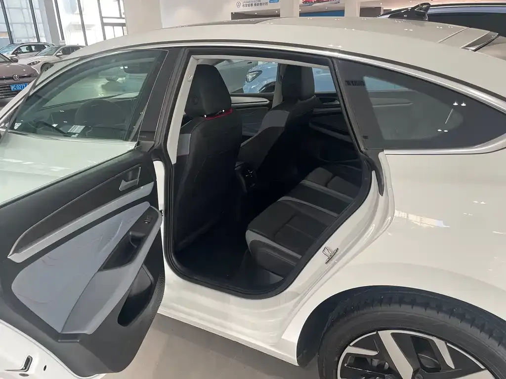 Volkswagen Lamando 2024 из CN, фото 8